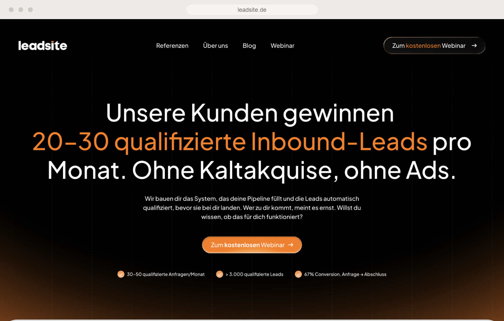 Leadsite: Website im Browser, dunkles Layout mit orangefarbenen Akzenten